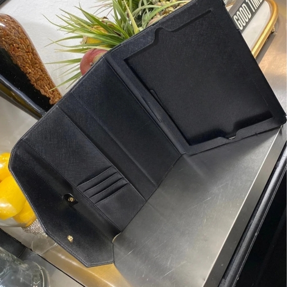 Michael Kors iPad - Picture 3 of 5